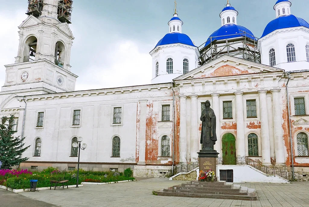 Кашин, Воскресенский собор, памятний Анне Кашинской, Фото: Валерий Орлов, starput.ru