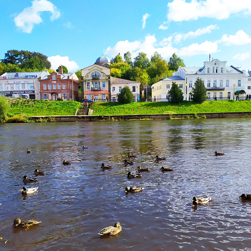 Старая застройка Торжка на Тверецкой набережной, Фото: Александра Орлова, starput.ru