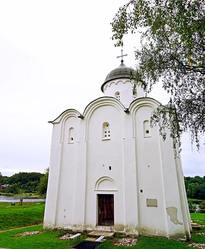 Староладожская крепость, недействующая Георгиевская церковь, Фото: Валерий Орлов, starput.ru