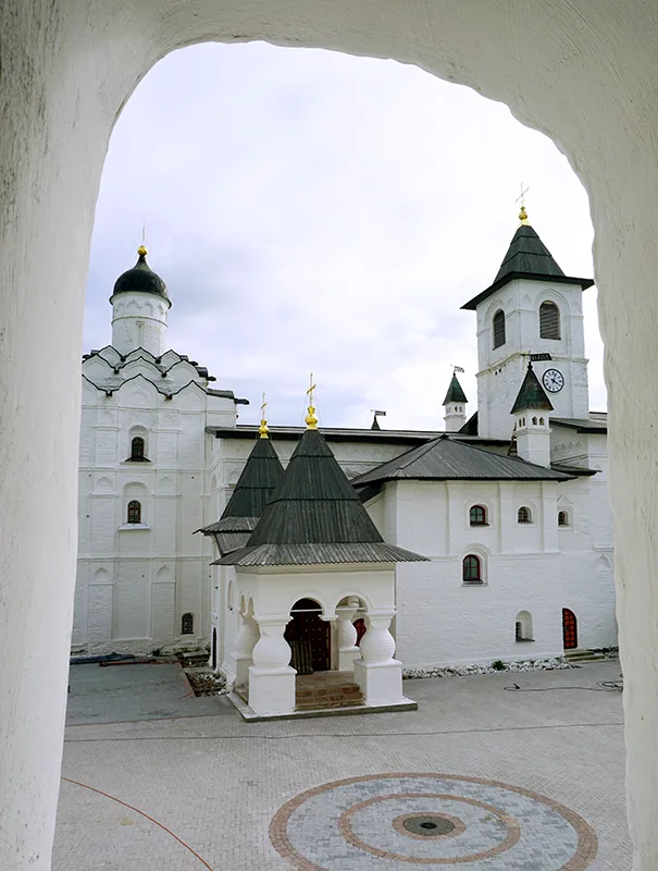 Вход в Покровская церковь Александро-Свирскоо монастыря, Фото: Валерий Орлов, starput.ru