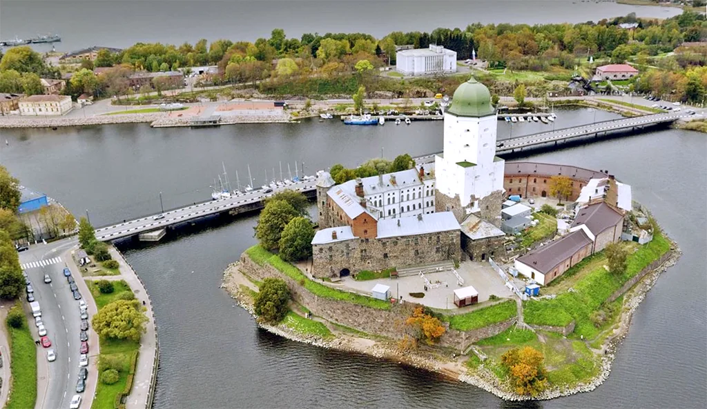 Выборгский замок на Замковом острове Фото: Яндекс-панорамы