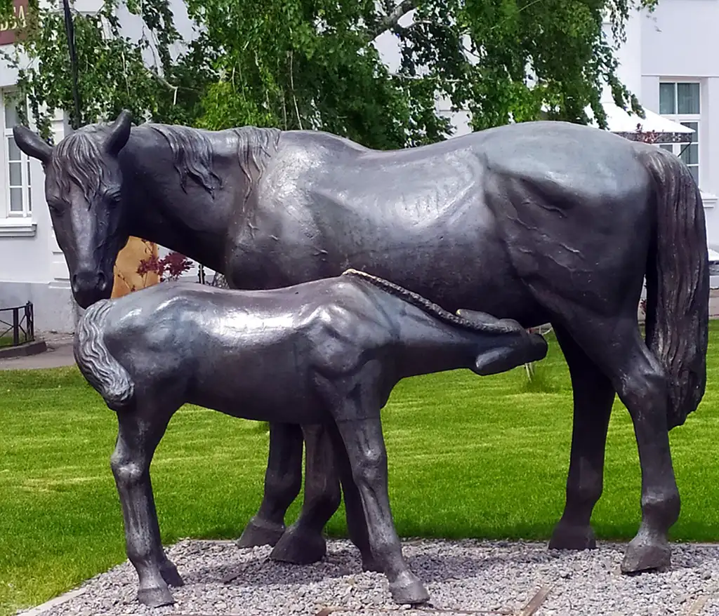 Станица Вёшенская, жанровая скульптура лошадей, Фото: Александра Орлова, starput.ru