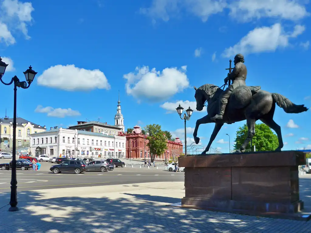 Кинешма, пл. Революции, памятник Боборыкину