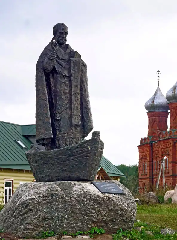 Памятник Святому Николаю Чудотворцу у истока Волги