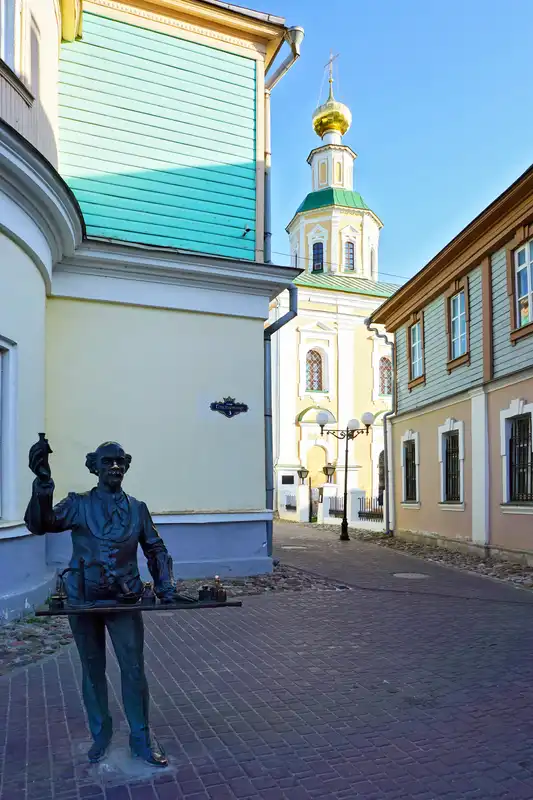 Владимир, скульптура аптекаря