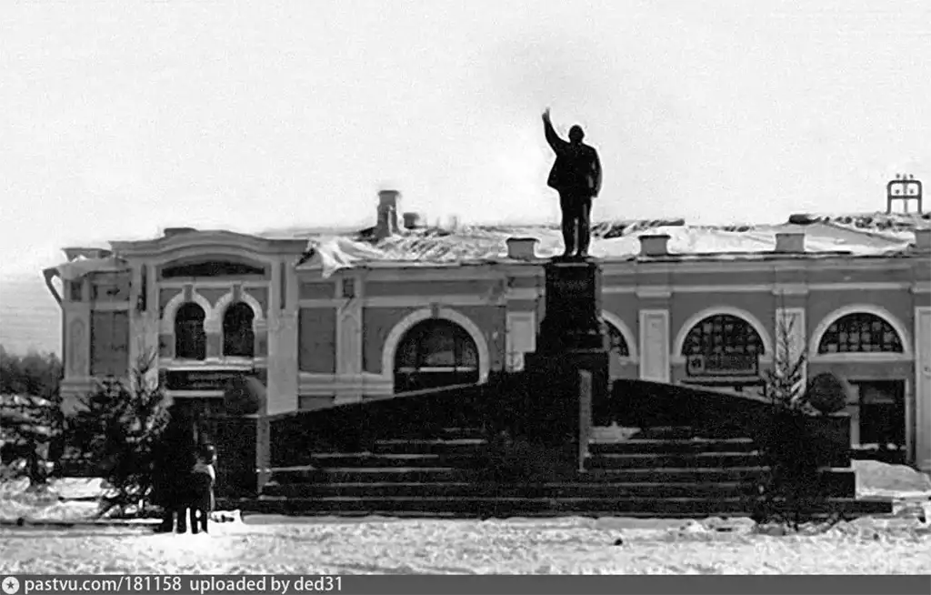 Серпухов, памятник Ленину на пл.Ленина, 30-е годы