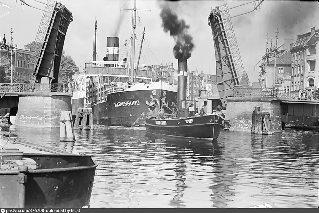 Königsberg. Holzbrücke, Blick auf geöffnete Klappbrücke 1935 (фото: pastvu.com/376708)