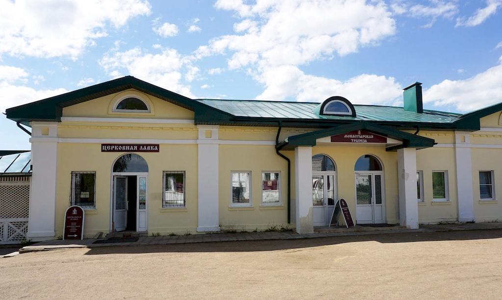 Трапезная подворья Никольского женского монастыря, фото: Валерий Орлов, starput.ru