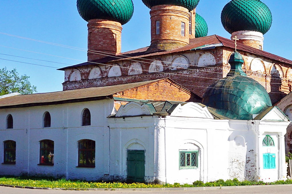 Село Великое, торговые ряды и часовня в честь Архистратига Михаила, фото: Валерий Орлов, starput.ru