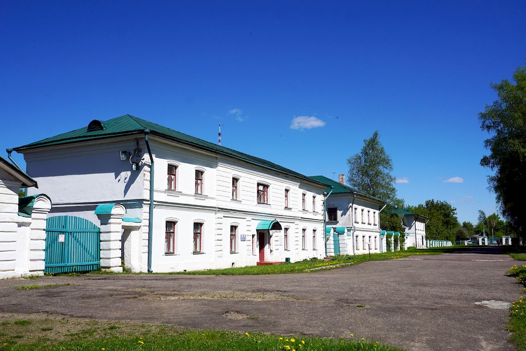 Конный двор в усадьбе Карабиха, фото: Валерий Орлов, starput.ru