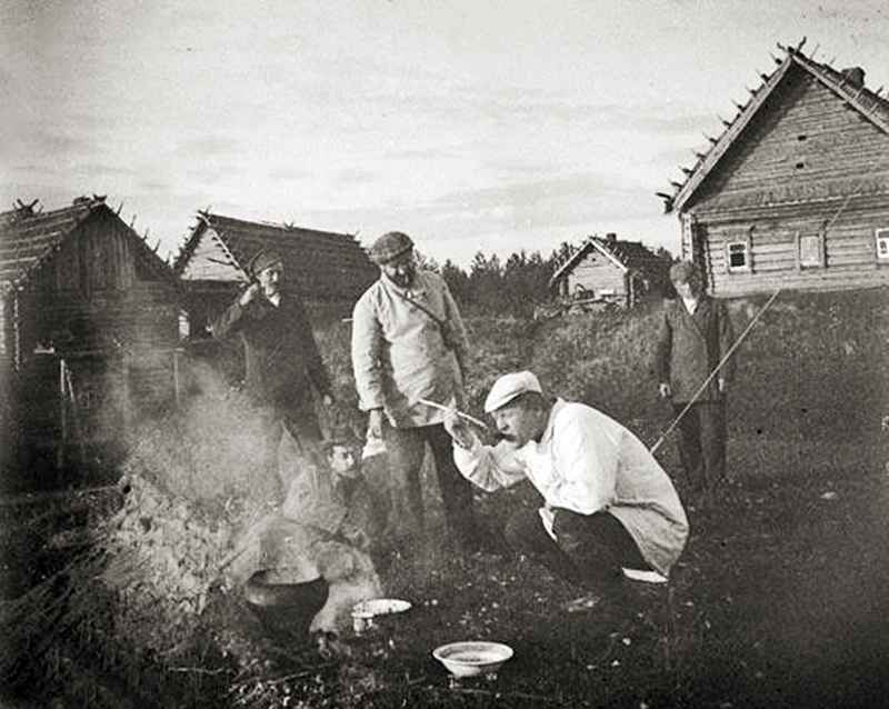 Константин Коровин и Федор Шаляпин в Охотине. Фотография. 1900-е. ГЦММК им. М.И. Глинки