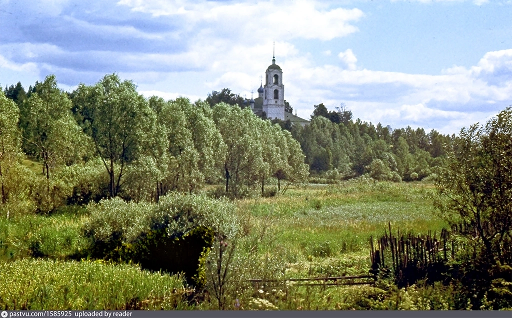 Церковь Николая Чудотворца в селе Вашка, фото 1980-х годов pastvu.com/1585925