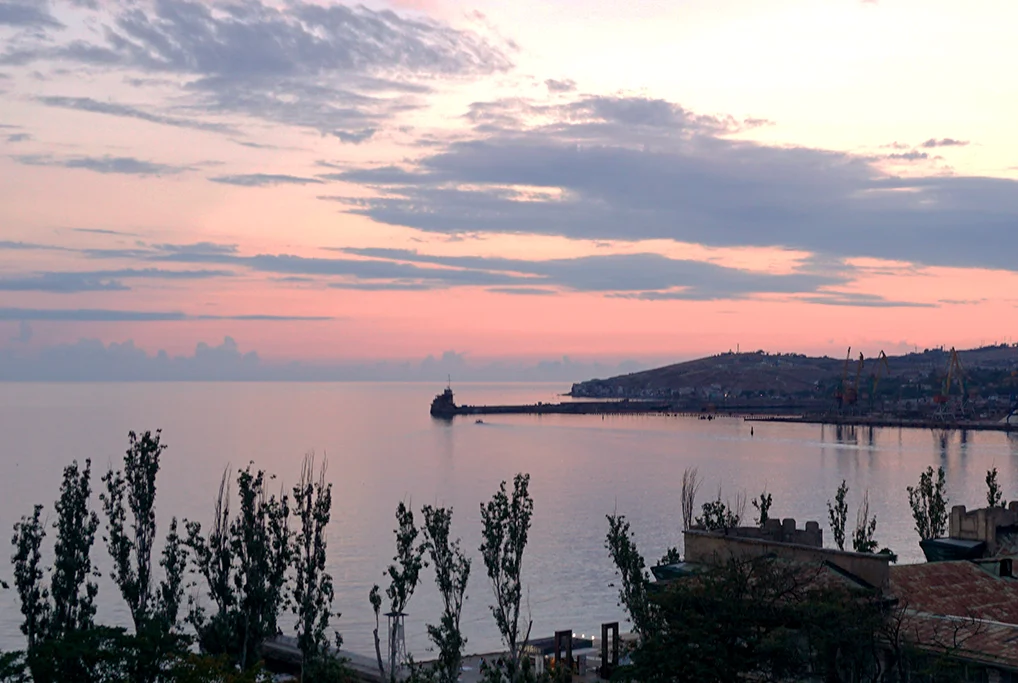 Феодосия, Крым, закат, фото: Валерий Орлов, starput.ru